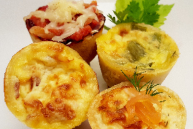 Mini quiches lorraines, mini pizzas, mini quiches au comté, poireaux et thym, feuilleté saucisse